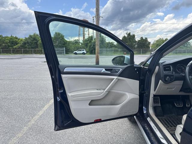 Photo of 2019 Night Blue Volkswagen Golf Alltrack