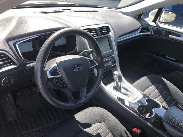 Photo of 2016 Oxford White Ford Fusion