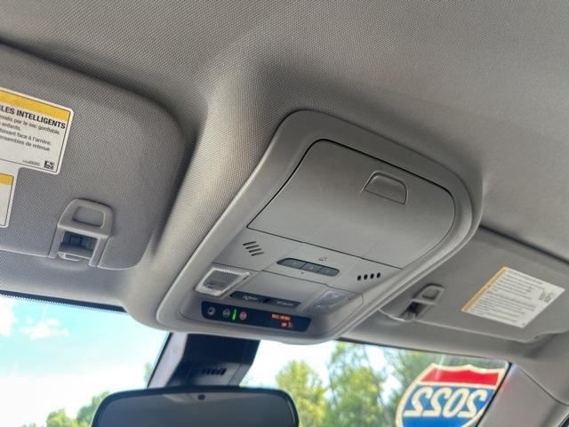 Photo of 2022 Summit White GMC Terrain