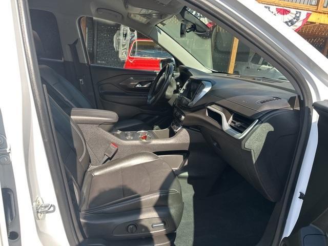 Photo of 2022 Summit White GMC Terrain