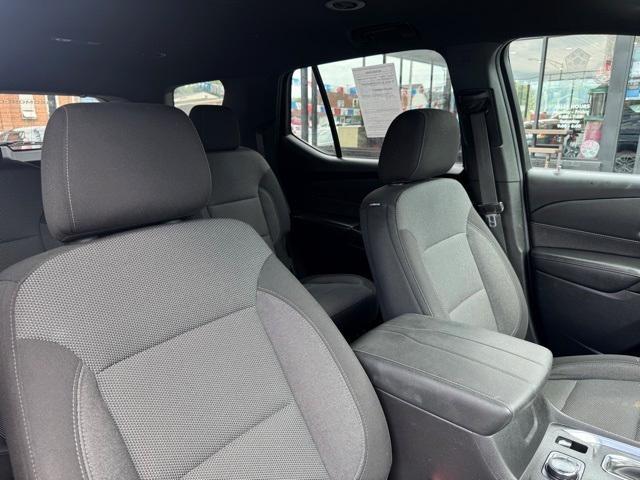 Photo of 2022 Mosaic Black Metallic Chevrolet Traverse
