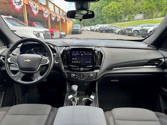 Photo of 2023 Mosaic Black Metallic Chevrolet Traverse