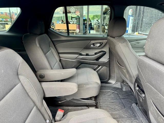 Photo of 2023 Mosaic Black Metallic Chevrolet Traverse