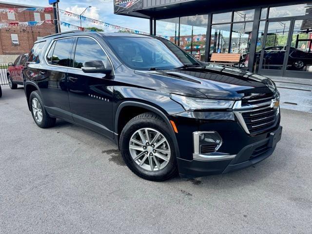 Photo of 2023 Mosaic Black Metallic Chevrolet Traverse