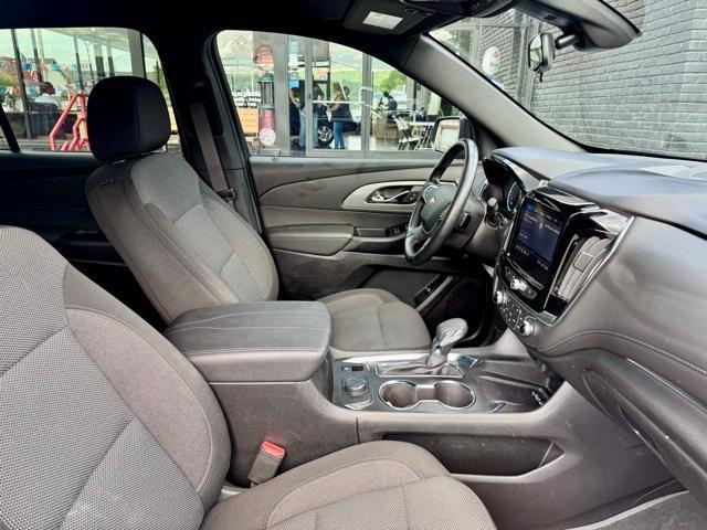 Photo of 2023 Mosaic Black Metallic Chevrolet Traverse