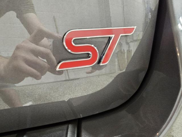 Photo of 2023 Carbonized Gray Metallic Ford Explorer