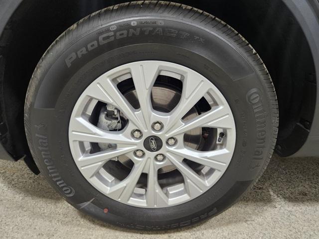 Photo of 2024 Carbonized Gray Metallic Ford Escape