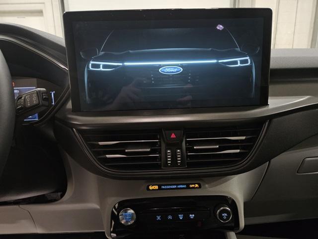 Photo of 2024 Carbonized Gray Metallic Ford Escape