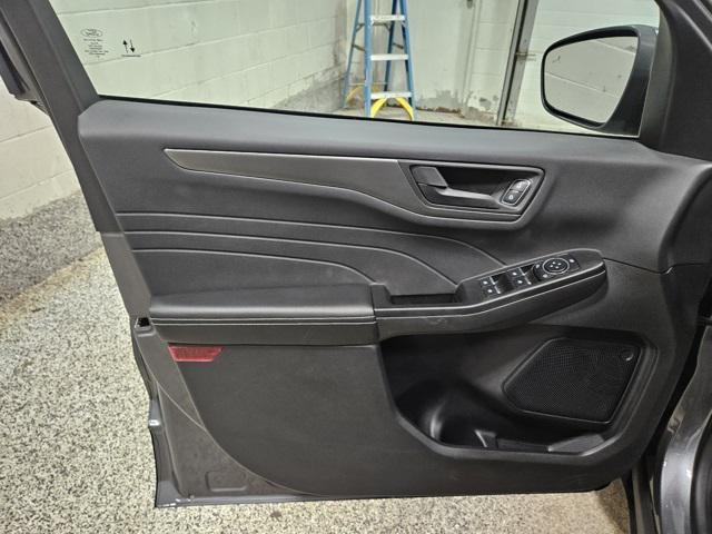 Photo of 2024 Carbonized Gray Metallic Ford Escape