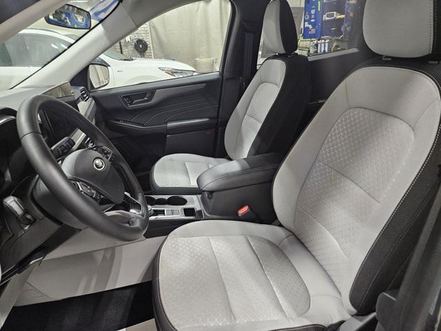 Photo of 2024 Carbonized Gray Metallic Ford Escape