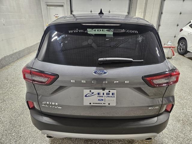 Photo of 2024 Carbonized Gray Metallic Ford Escape