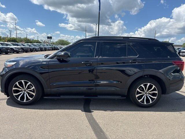 Photo of 2022 Agate Black Metallic Ford Explorer