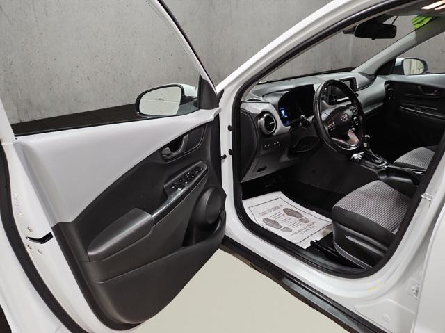Photo of 2020 Chalk White Hyundai KONA