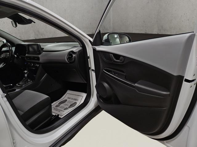 Photo of 2020 Chalk White Hyundai KONA
