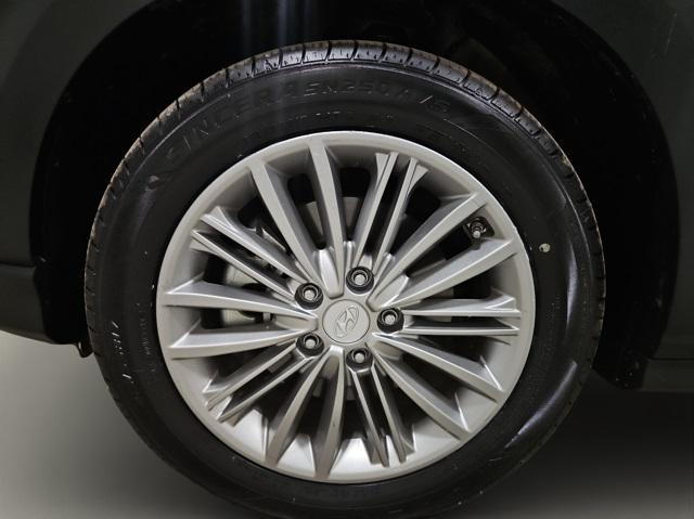 Photo of 2020 Chalk White Hyundai KONA
