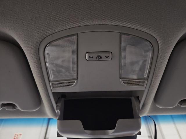Photo of 2020 Chalk White Hyundai KONA