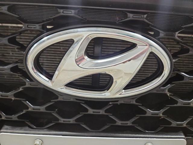 Photo of 2020 Chalk White Hyundai KONA