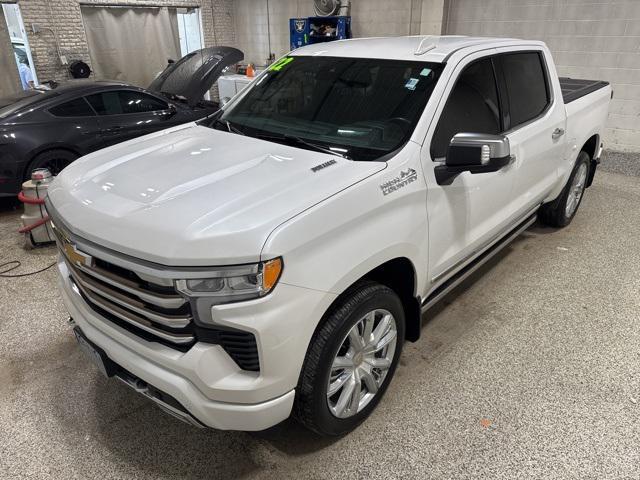 Photo of 2022 Pearl Chevrolet Silverado 1500