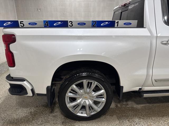 Photo of 2022 Pearl Chevrolet Silverado 1500