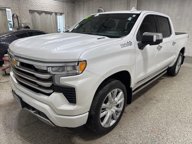 Photo of 2022 Pearl Chevrolet Silverado 1500