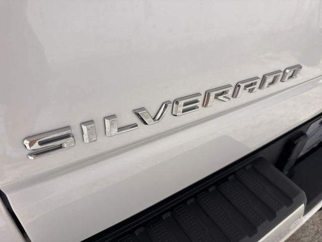 Photo of 2022 Pearl Chevrolet Silverado 1500
