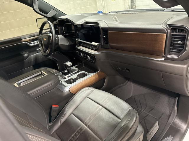 Photo of 2022 Pearl Chevrolet Silverado 1500