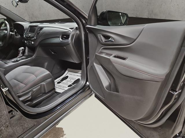 Photo of 2022 Mosaic Black Metallic Chevrolet Equinox
