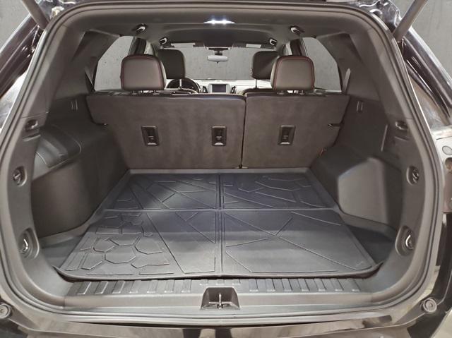 Photo of 2022 Mosaic Black Metallic Chevrolet Equinox