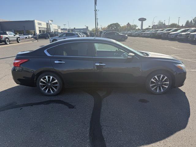 Photo of 2017 Storm Blue Nissan Altima
