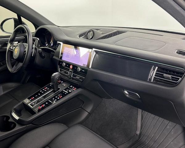 Photo of 2022 Night Blue Metallic Porsche Macan