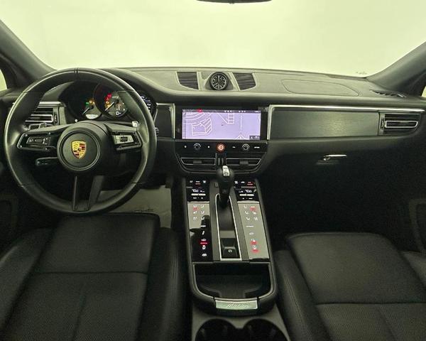 Photo of 2022 Night Blue Metallic Porsche Macan