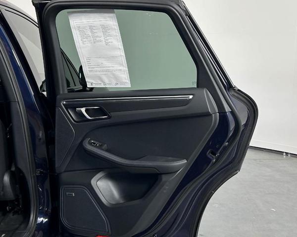 Photo of 2022 Night Blue Metallic Porsche Macan