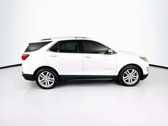 Photo of 2019 Iridescent Pearl Tricoat Chevrolet Equinox