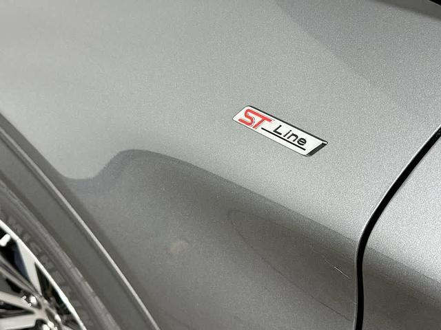 Photo of 2025 Carbonized Gray Metallic Ford Explorer