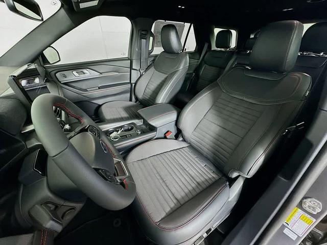 Photo of 2025 Carbonized Gray Metallic Ford Explorer
