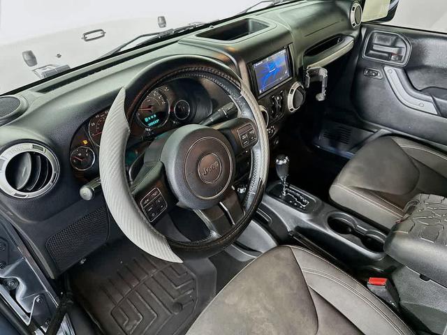 Photo of 2016 Gray Jeep Wrangler Unlimited