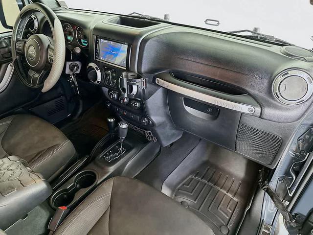 Photo of 2016 Gray Jeep Wrangler Unlimited