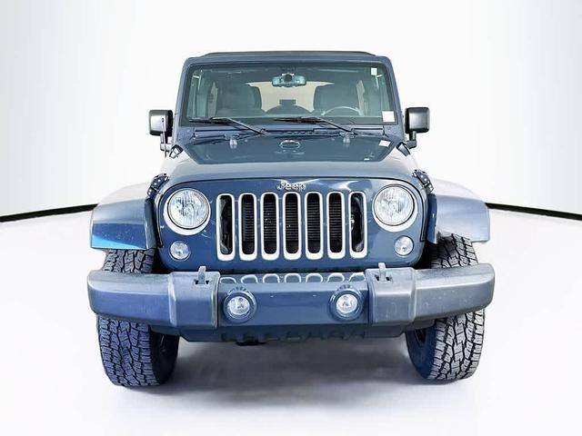 Photo of 2016 Gray Jeep Wrangler Unlimited