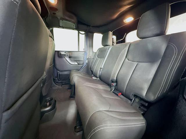 Photo of 2016 Gray Jeep Wrangler Unlimited