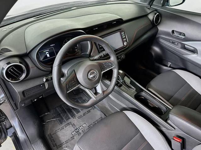 Photo of 2023 Gun Metallic Nissan Kicks