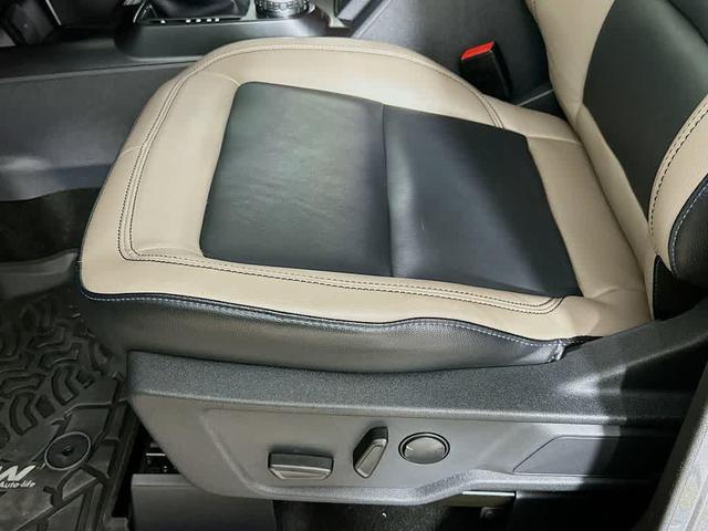 Photo of 2024 Carbonized Gray Metallic Ford Bronco