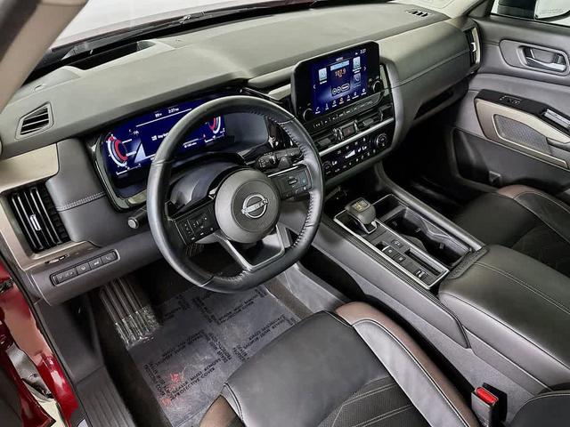 Photo of 2022 Scarlet Ember Tintcoat Nissan Pathfinder