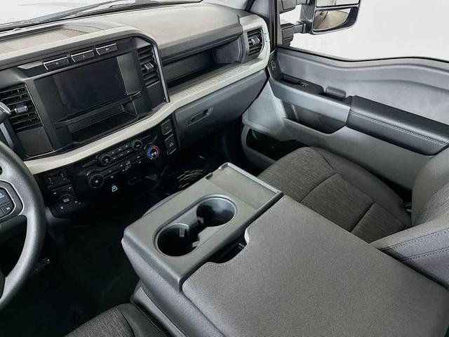 Photo of 2023 Agate Black Metallic Ford F-250