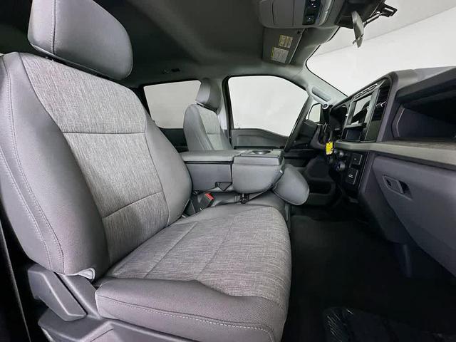 Photo of 2023 Agate Black Metallic Ford F-250