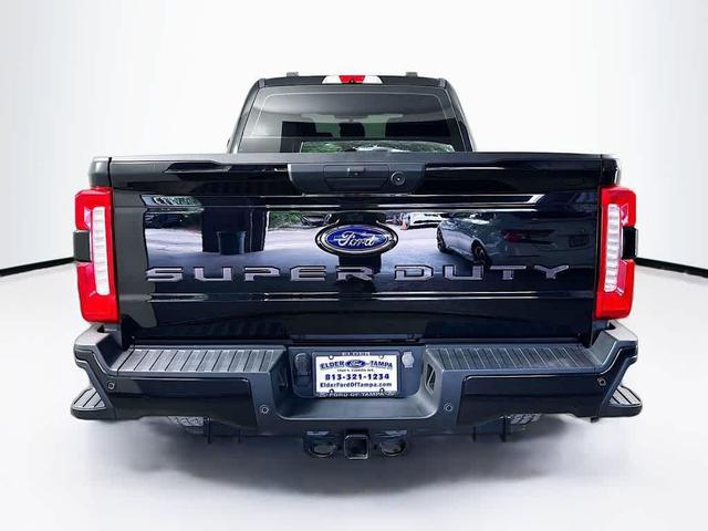 Photo of 2023 Agate Black Metallic Ford F-250