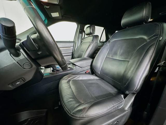Photo of 2016 Ingot Silver Metallic Ford Explorer