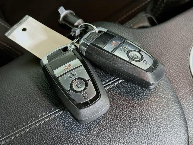 Photo of 2019 Magnetic Metallic Ford Mustang