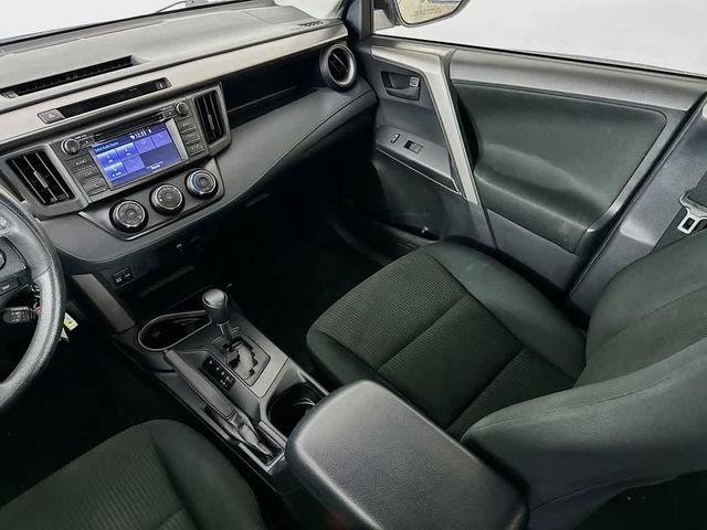 Photo of 2016 Super White Toyota RAV4