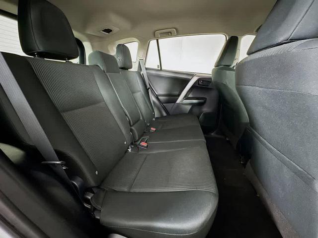 Photo of 2016 Super White Toyota RAV4