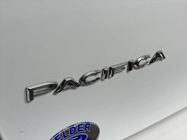 Photo of 2023 Bright White Clearcoat Chrysler Pacifica